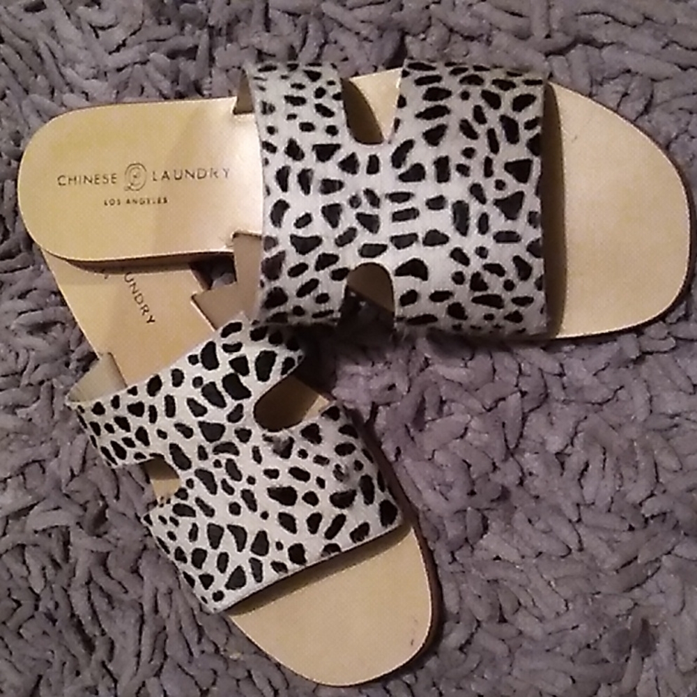 CHINESE LAUNDRY slip on sandals